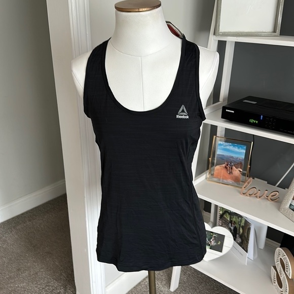 NWT - Reebok Fitted Tank Top - Picture 1 of 4